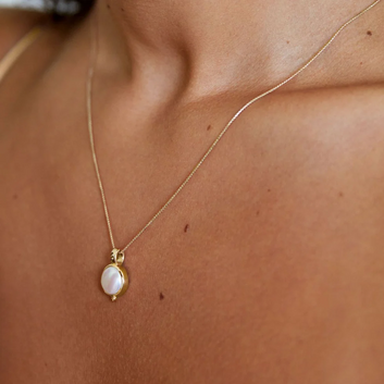 garland pearl necklace