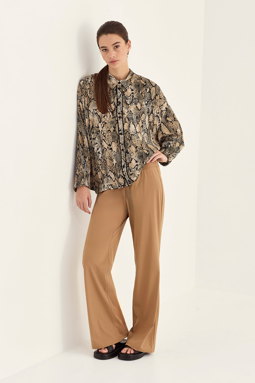 Verge Peyton Shirt in Print styled with Ryan Pant, Caramel - Haus of Alma