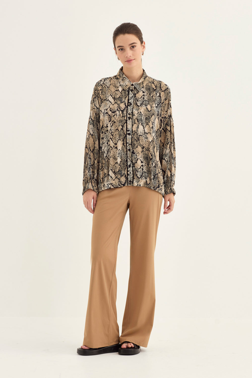 Verge Peyton Shirt in Print styled with Ryan Pant, Caramel - Haus of Alma