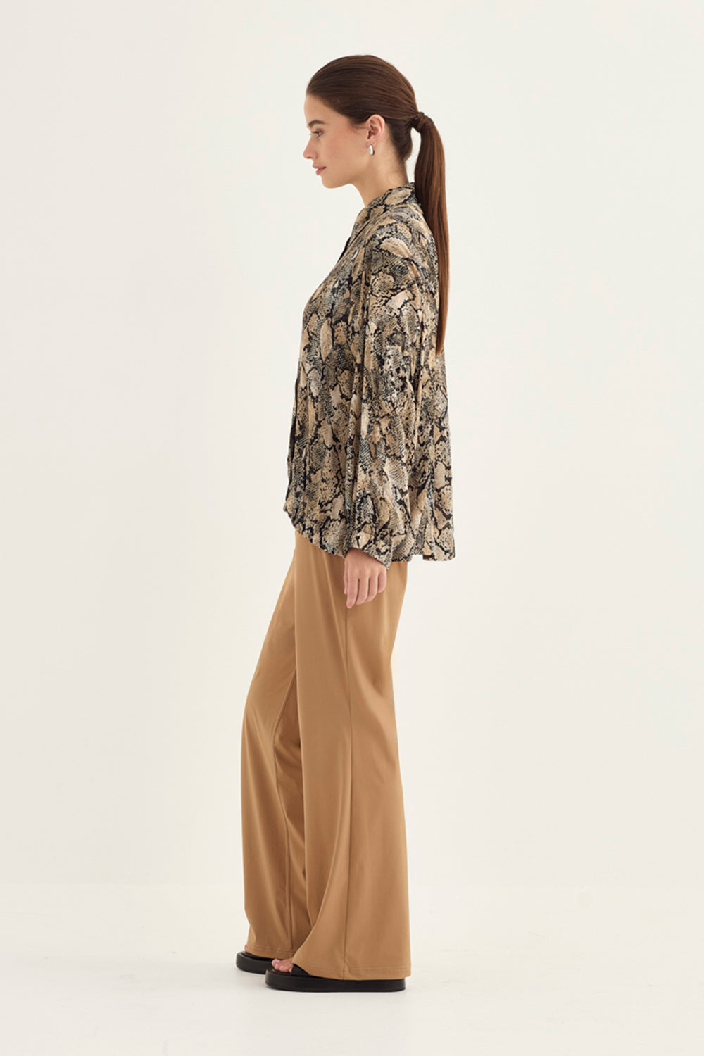 Verge Peyton Shirt in Print styled with Ryan Pant, Caramel - Haus of Alma