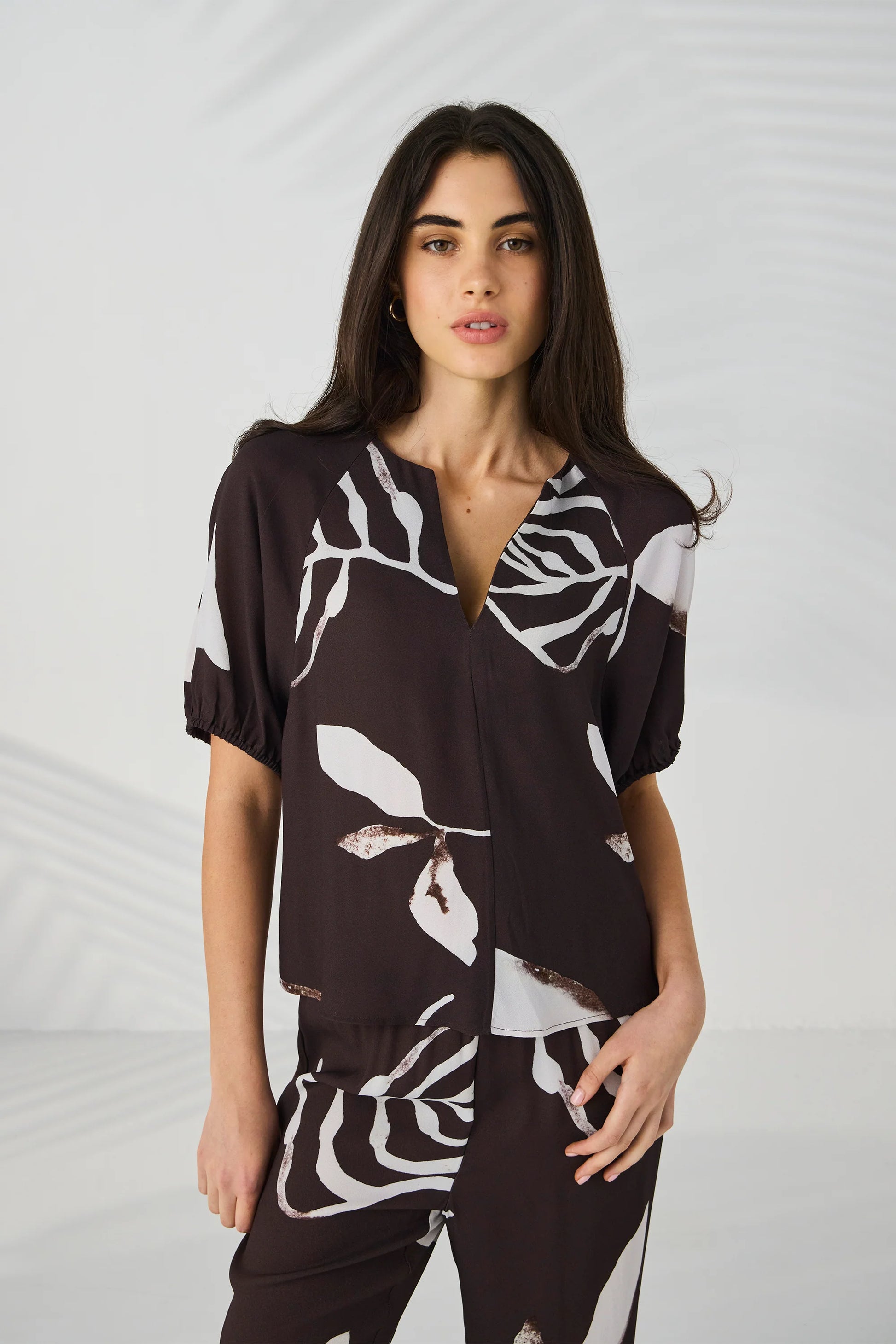 Lania Maple Top in Maple Print viscose blouse with V-neckline and raglan sleeves – front view